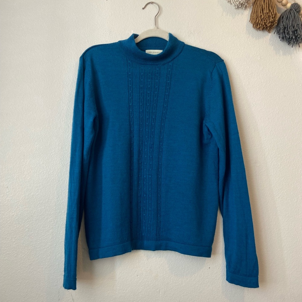 APPLESEED’S 100% Merino Wool size Medium cable knit detail